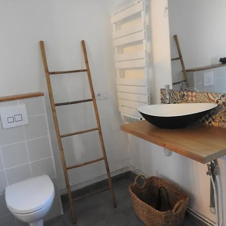 Domaine De Laverchere Bed and Breakfast Pommiers-en-Forez