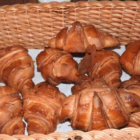 Bed & Breakfast Domaine De Laverchere Pommiers (Loire)